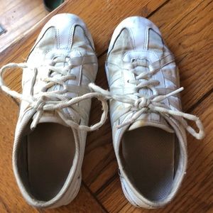 Cheer shoes